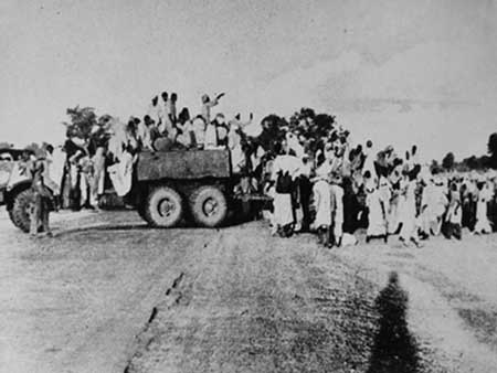 Mass exodus during the days of partition in 1947_03.jpg